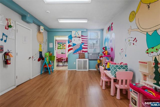 725 17th Street, Union City, NJ 07087