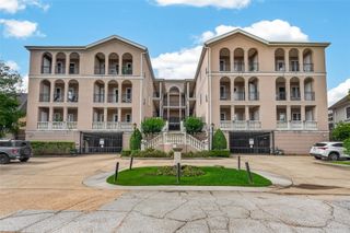 58 Briar Hollow Lane 204, Houston, TX 77027