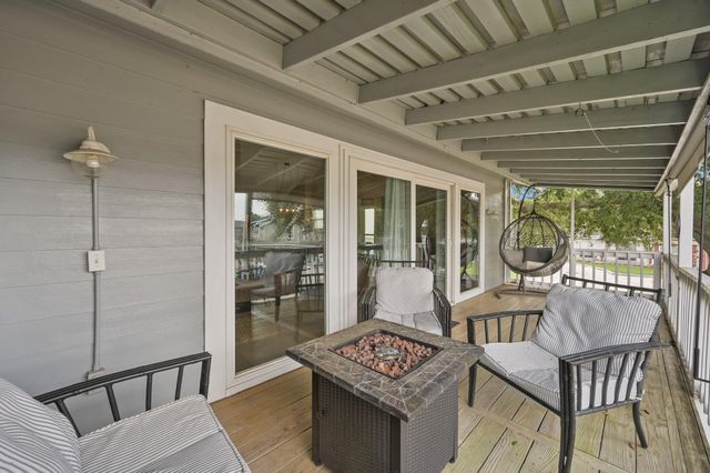 116 April Point Drive N, Conroe, TX 77356