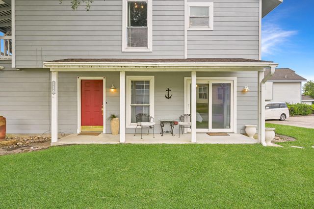 116 April Point Drive N, Conroe, TX 77356