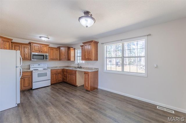 566 County Road 422, Poplar Bluff, MO 63901