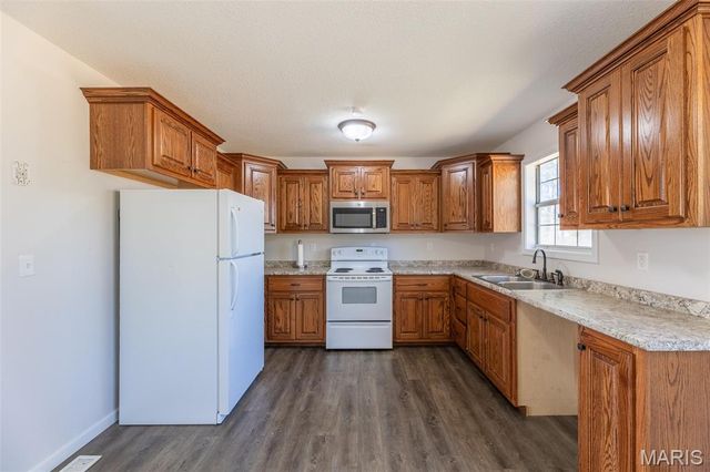 566 County Road 422, Poplar Bluff, MO 63901