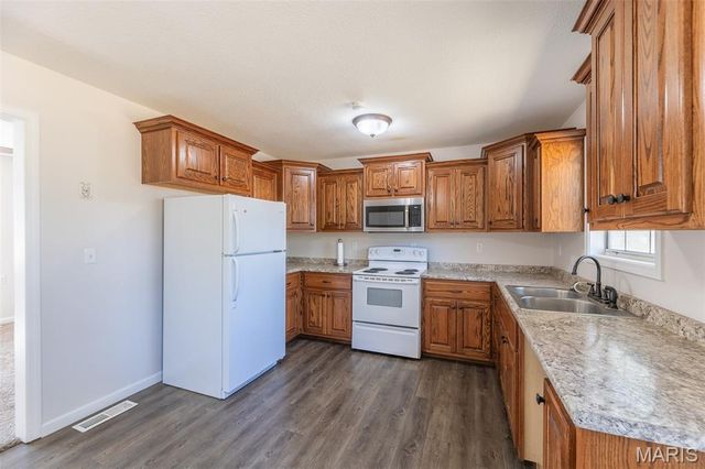 566 County Road 422, Poplar Bluff, MO 63901