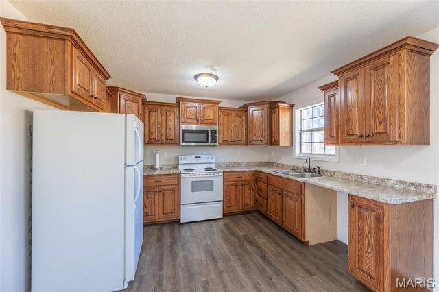 566 County Road 422, Poplar Bluff, MO 63901