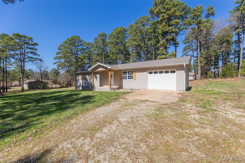 566 County Road 422, Poplar Bluff, MO 63901