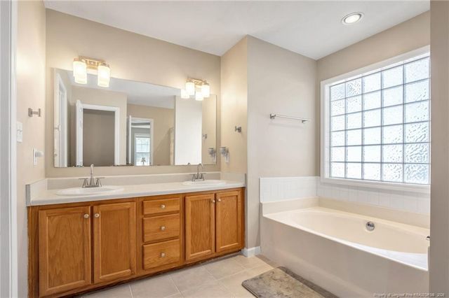4114 Batesburg Drive, Hope Mills, NC 28348