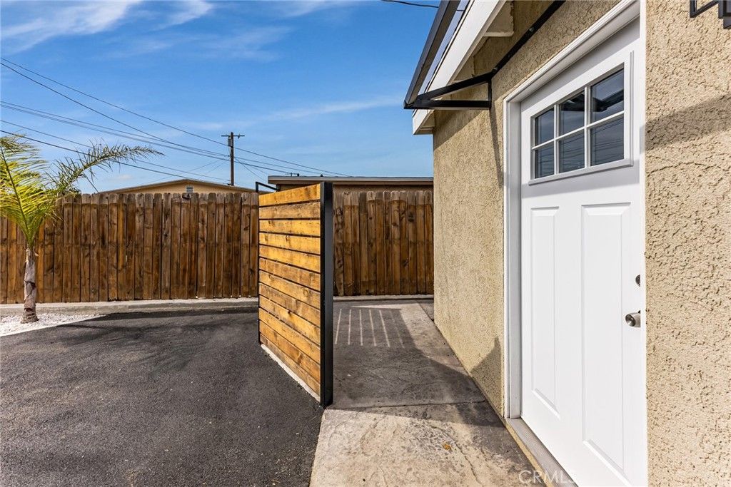 12008 Roscoe Blvd, North Hollywood, CA 91605