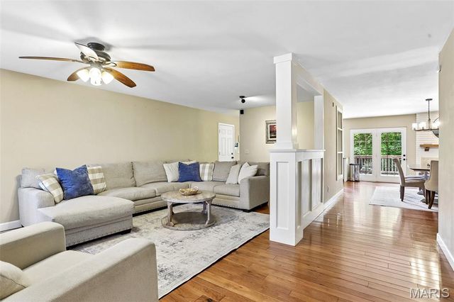 987 Century Oaks Drive, Manchester, MO 63021