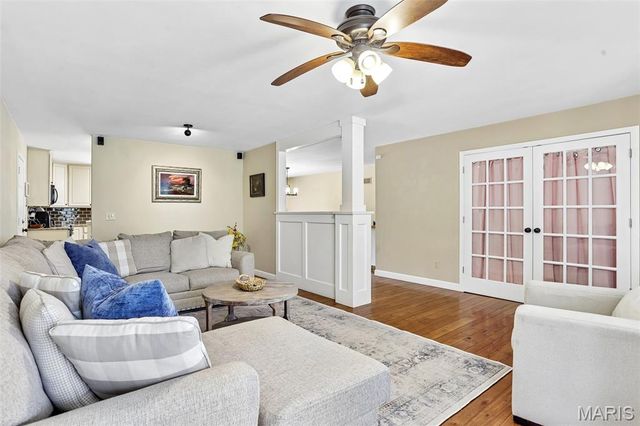 987 Century Oaks Drive, Manchester, MO 63021