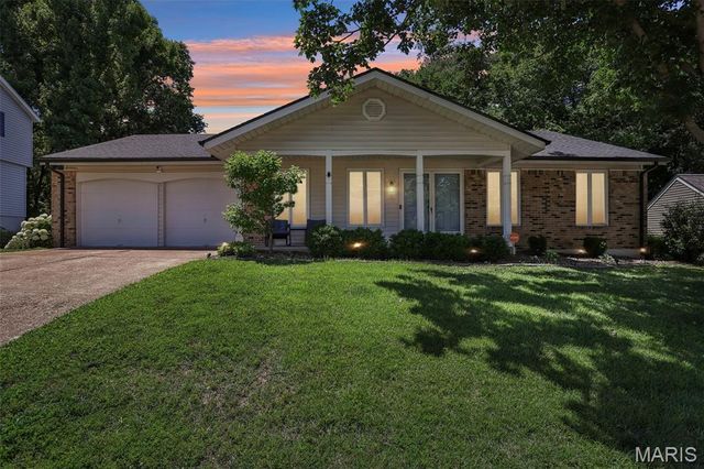 987 Century Oaks Drive, Manchester, MO 63021