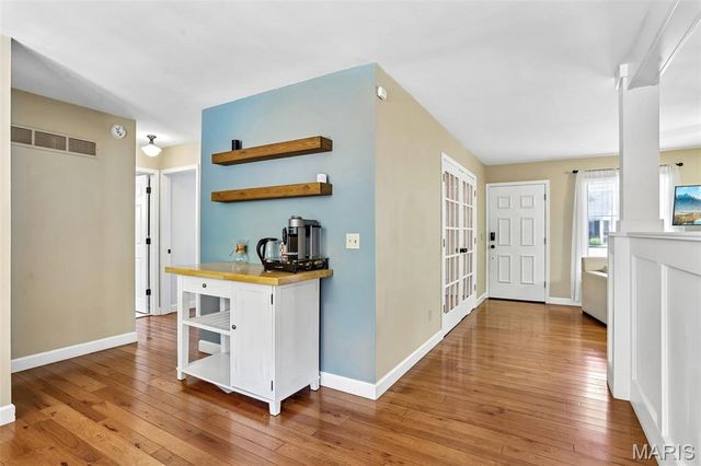 987 Century Oaks Drive, Manchester, MO 63021