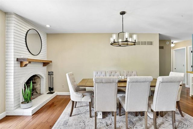 987 Century Oaks Drive, Manchester, MO 63021
