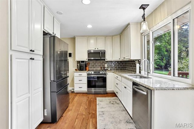 987 Century Oaks Drive, Manchester, MO 63021