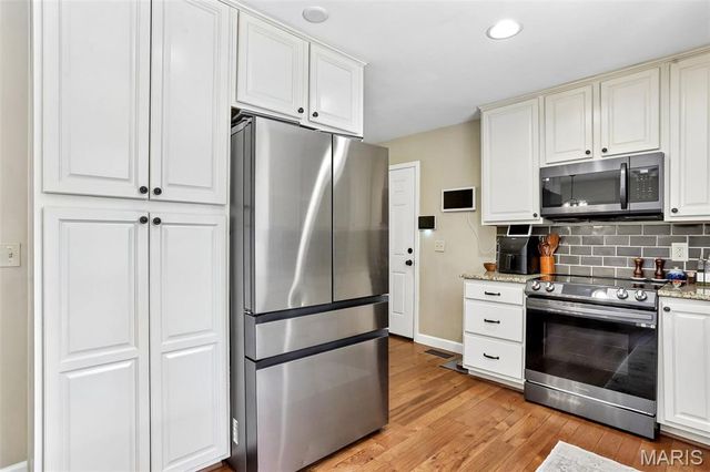 987 Century Oaks Drive, Manchester, MO 63021