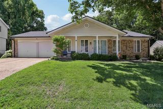 987 Century Oaks Drive, Manchester, MO 63021