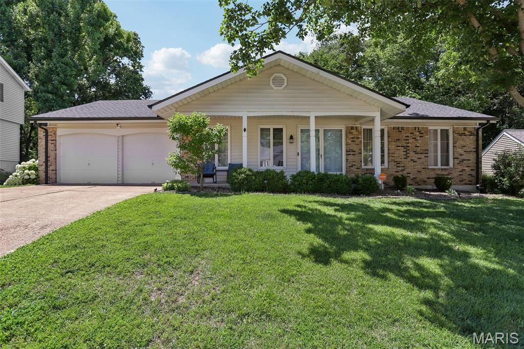 987 Century Oaks Drive, Manchester, MO 63021