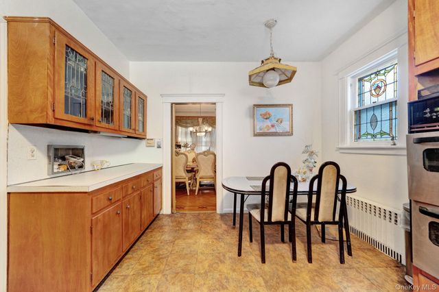 8833 195th Street, Hollis, NY 11423