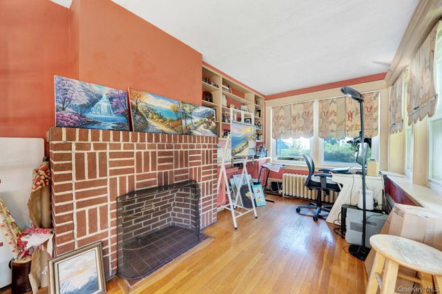 8833 195th Street, Hollis, NY 11423