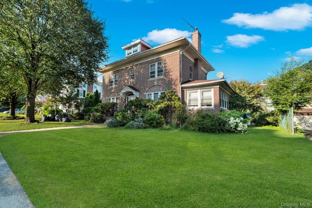 8833 195th Street, Hollis, NY 11423