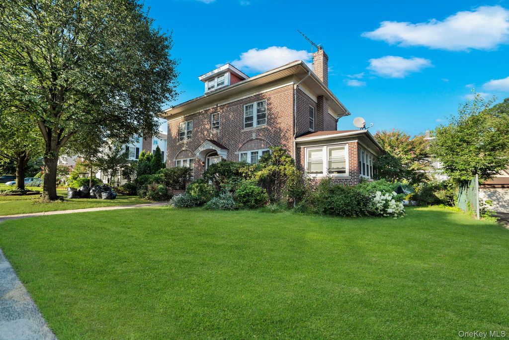8833 195th Street, Hollis, NY 11423 — photo 3