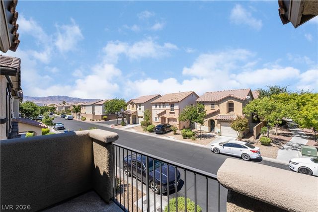 7233 Camden Pine Avenue, Las Vegas, NV 89129