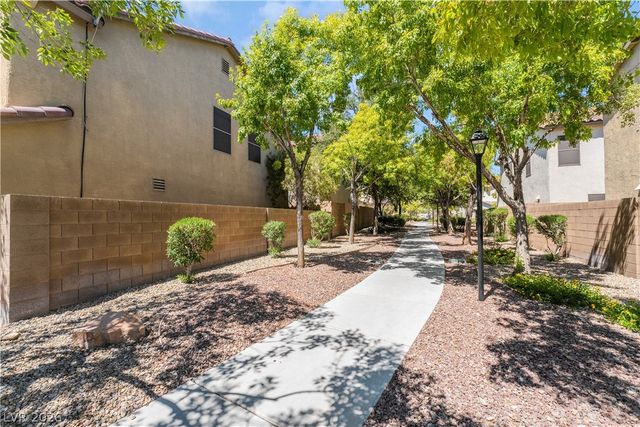 7233 Camden Pine Avenue, Las Vegas, NV 89129