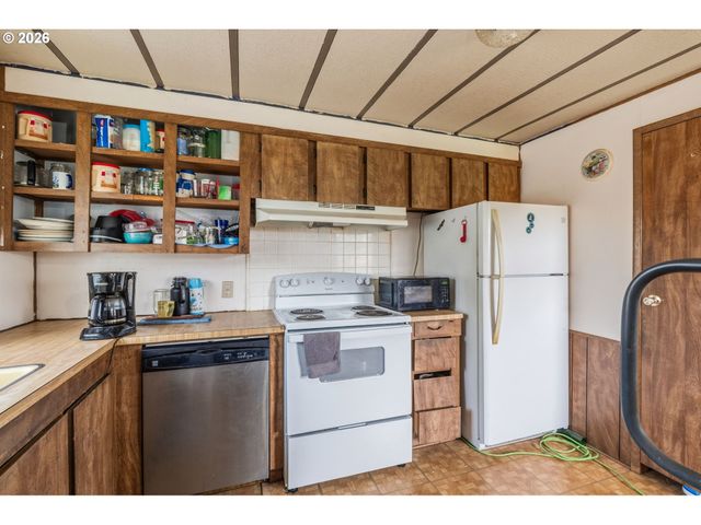 33665 HAMPTON Rd, Eugene, OR 97405