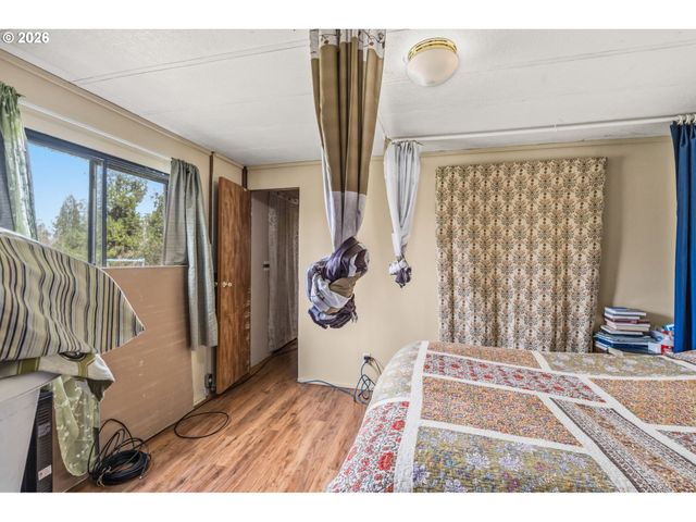 33665 HAMPTON Rd, Eugene, OR 97405