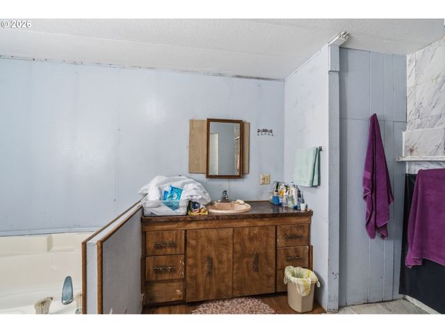 33665 HAMPTON Rd, Eugene, OR 97405