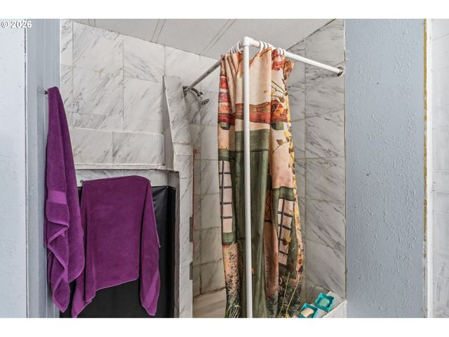 33665 HAMPTON Rd, Eugene, OR 97405