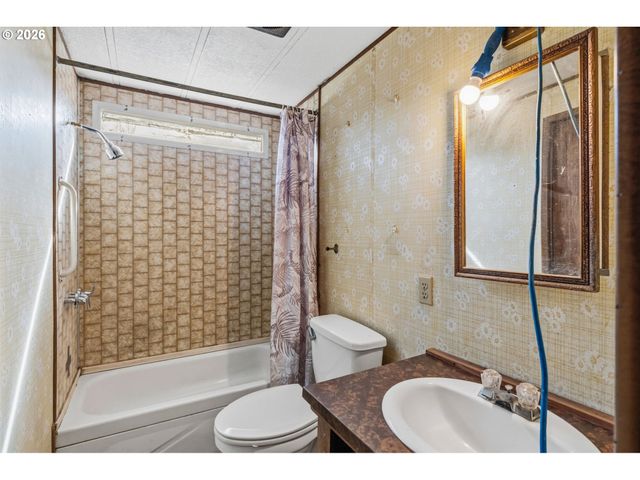 33665 HAMPTON Rd, Eugene, OR 97405