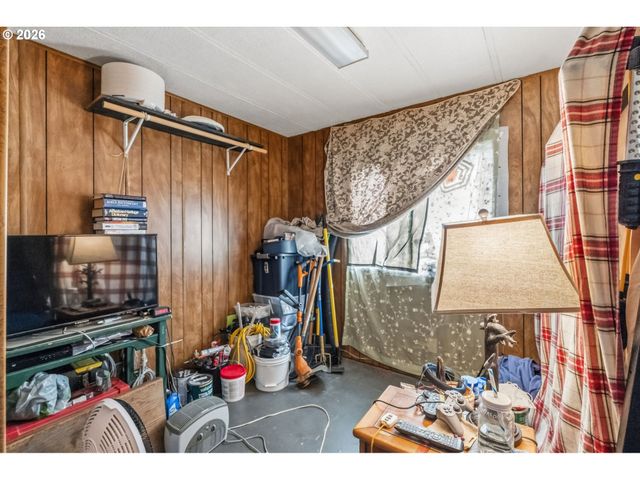 33665 HAMPTON Rd, Eugene, OR 97405