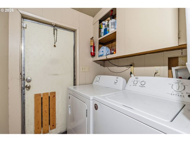 33665 HAMPTON Rd, Eugene, OR 97405