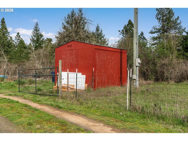 33665 HAMPTON Rd, Eugene, OR 97405