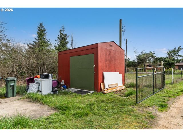 33665 HAMPTON Rd, Eugene, OR 97405