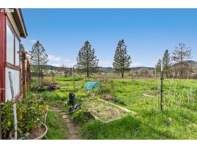 33665 HAMPTON Rd, Eugene, OR 97405