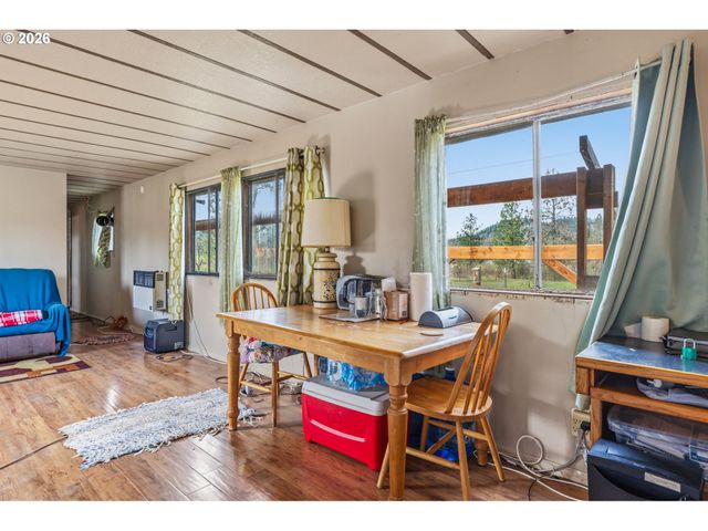 33665 HAMPTON Rd, Eugene, OR 97405