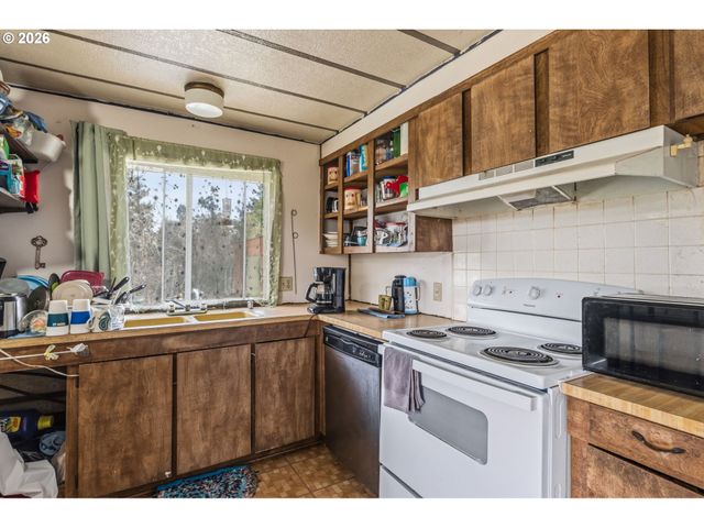 33665 HAMPTON Rd, Eugene, OR 97405