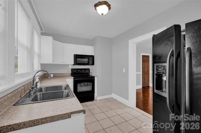 328-330 3rd Avenue SE, Hickory, NC 28602