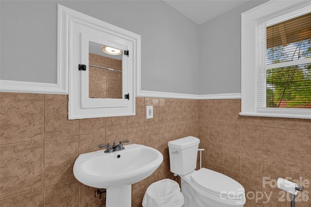 328-330 3rd Avenue SE, Hickory, NC 28602