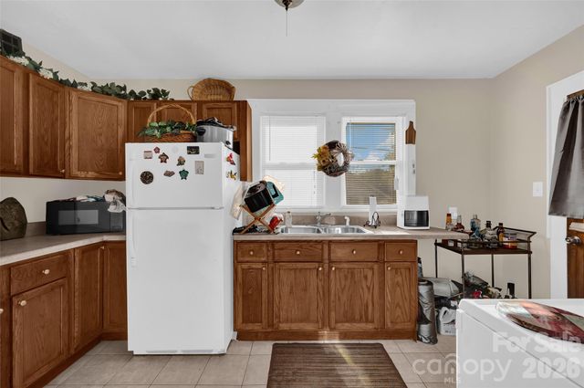 328-330 3rd Avenue SE, Hickory, NC 28602