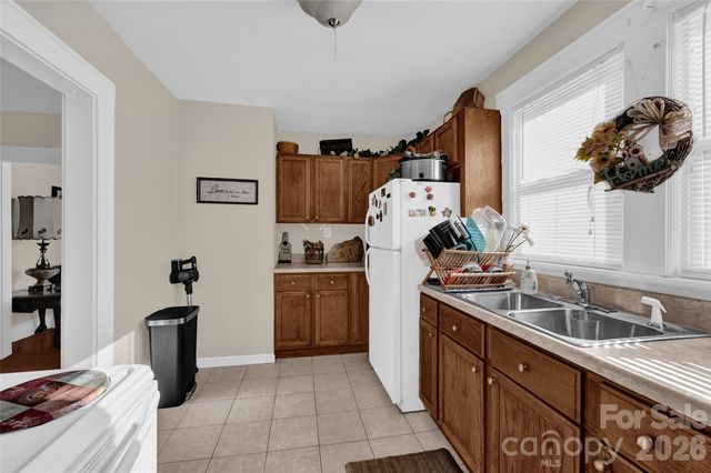 328-330 3rd Avenue SE, Hickory, NC 28602