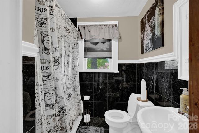 328-330 3rd Avenue SE, Hickory, NC 28602