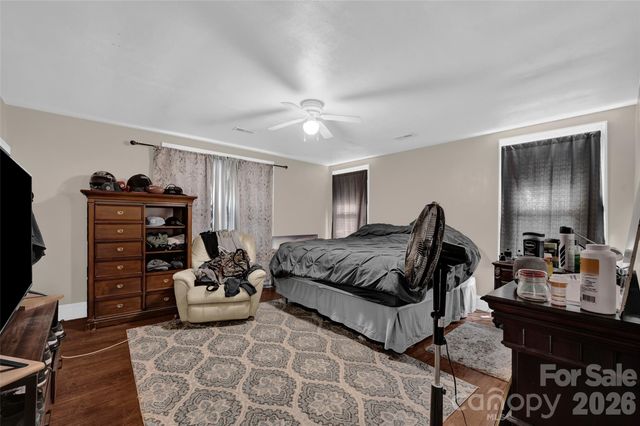 328-330 3rd Avenue SE, Hickory, NC 28602