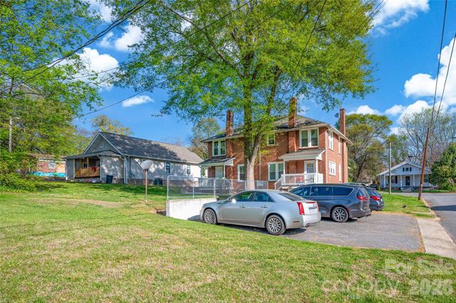 328-330 3rd Avenue SE, Hickory, NC 28602