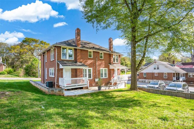 328-330 3rd Avenue SE, Hickory, NC 28602