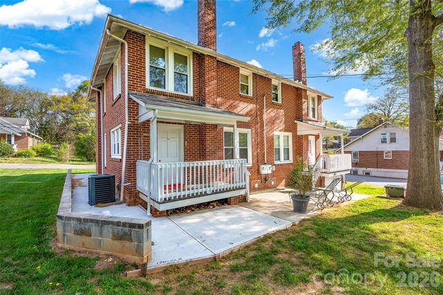 328-330 3rd Avenue SE, Hickory, NC 28602