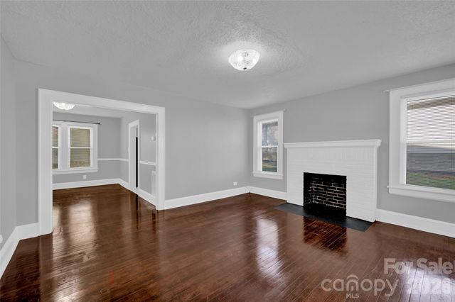 328-330 3rd Avenue SE, Hickory, NC 28602