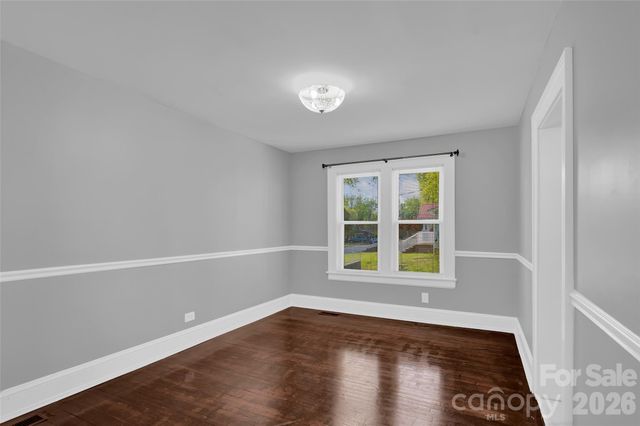 328-330 3rd Avenue SE, Hickory, NC 28602