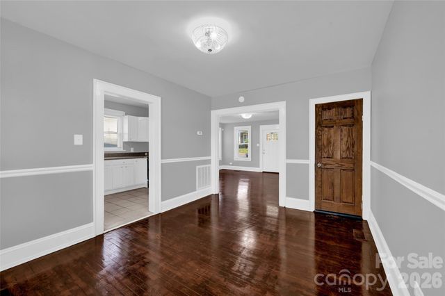 328-330 3rd Avenue SE, Hickory, NC 28602